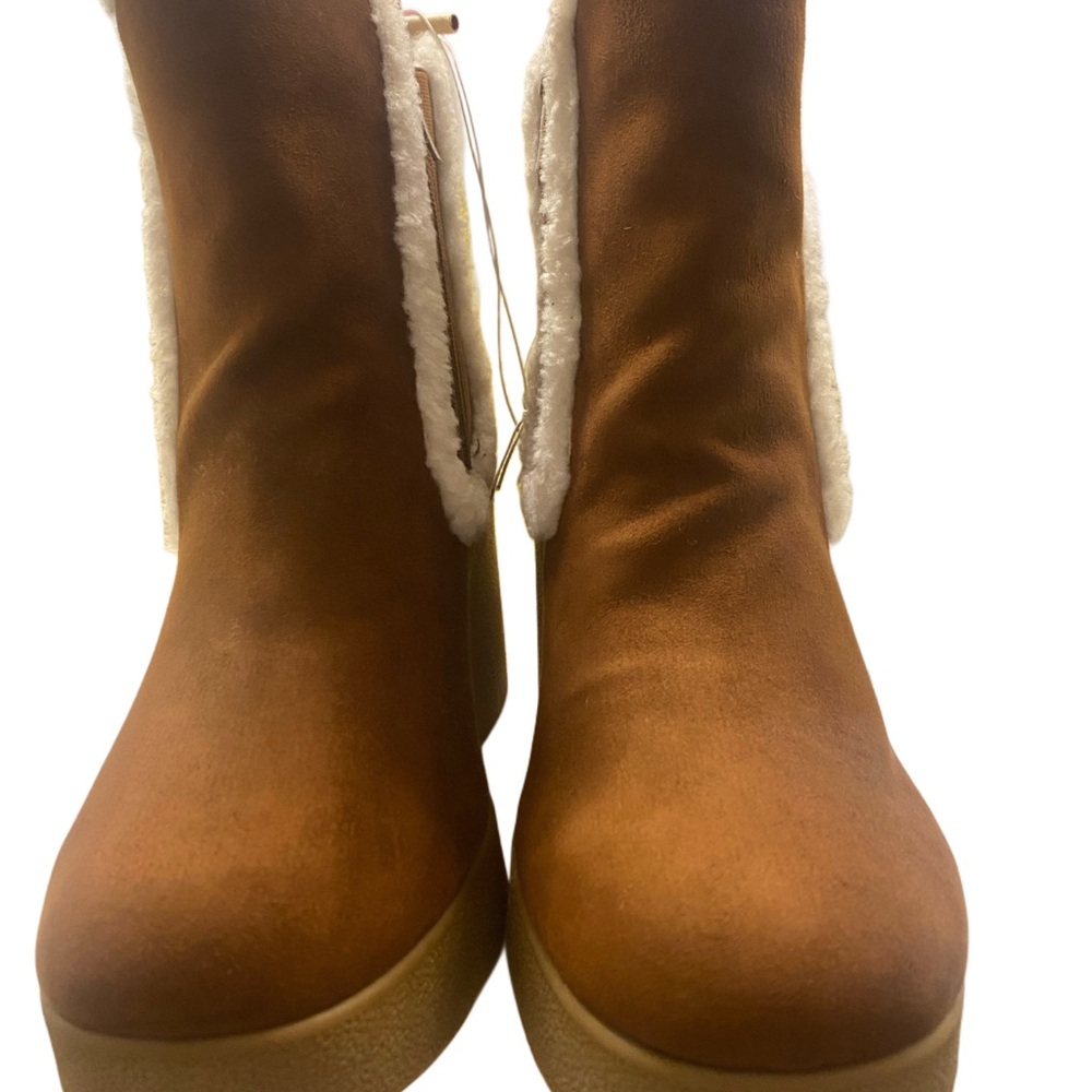 Women's Tan Boots with Faux Fur Lining